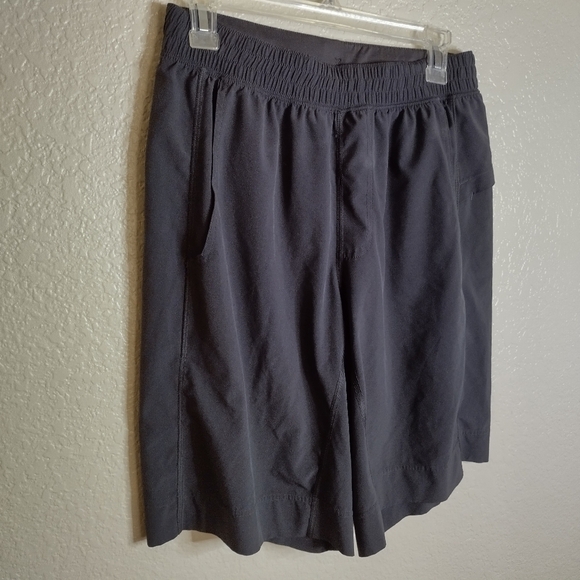 Lululemon T.H.E. pull on black line less shorts 11" sz M - Picture 2 of 6